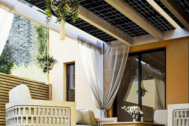 Une pergola solaire en bois.