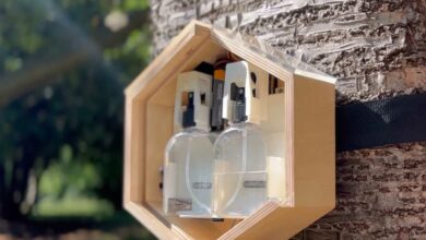 Le détecteur/ diffuseur ouvert avec ses flacons d'huiles essentielles.