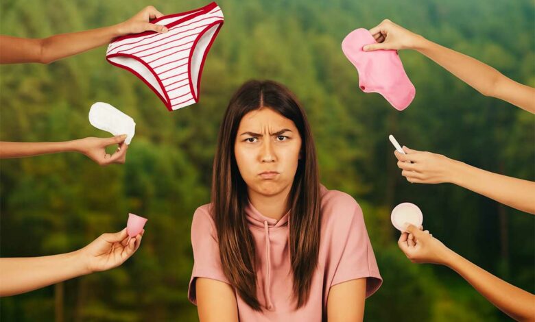 Une jeune femme mécontente des protections périodiques.