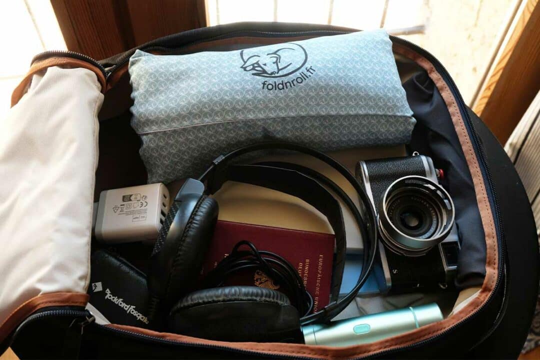 Un FoldnRoll dans un sac.