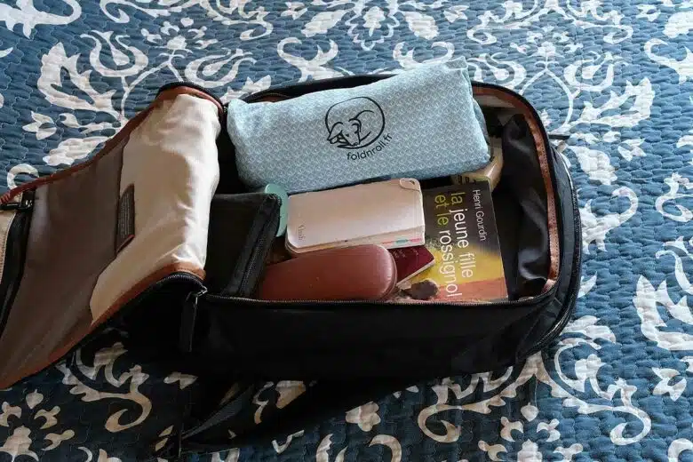 Un FoldnRoll dans un bagage.