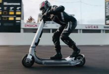 Une trottinette de circuit.