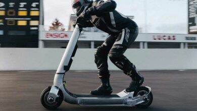 Une trottinette de circuit.