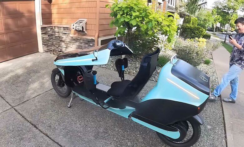 Livraison d'un vélomobile Electrom à un client.