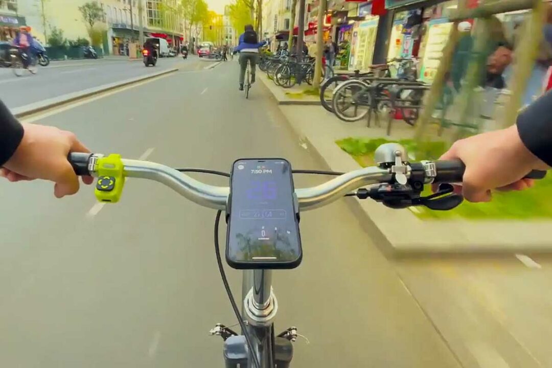 Vue du cycliste sur la route.