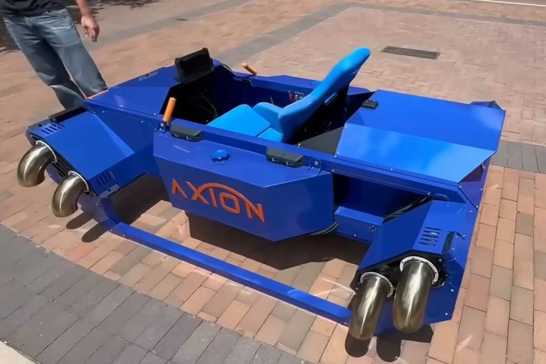 La voiture volante Axion dotée de huit moteurs.