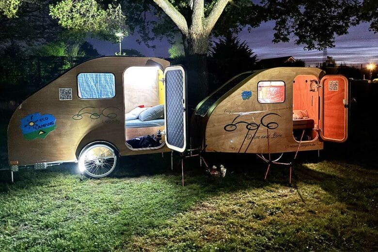 Deux mini caravanes.
