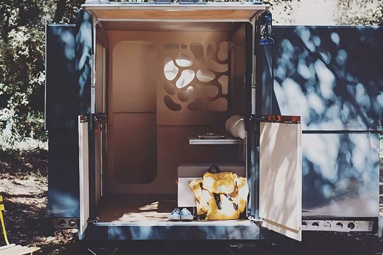 Une caravane Tipoon déployée.