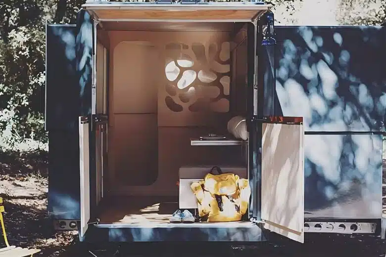 Une caravane Tipoon déployée.