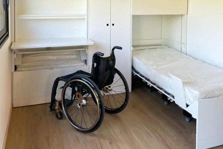 Un espace couchage dans la tiny house.