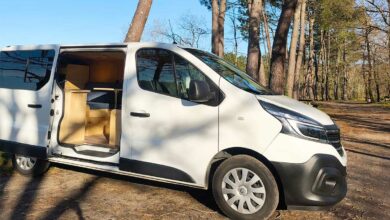 Un van aménagé.