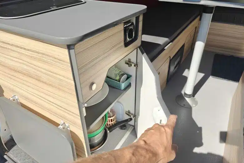 Il faut une bonne dose d'organisation pour vivre avec un minimum.