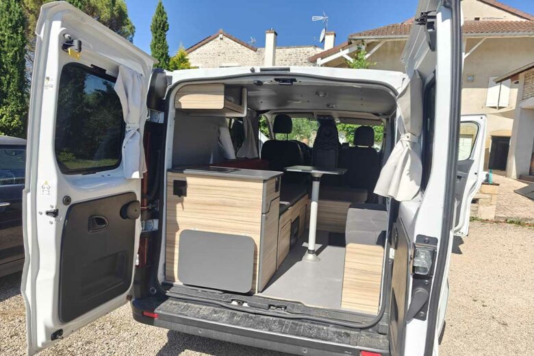 Un van disposant de tout le confort nécessaire.