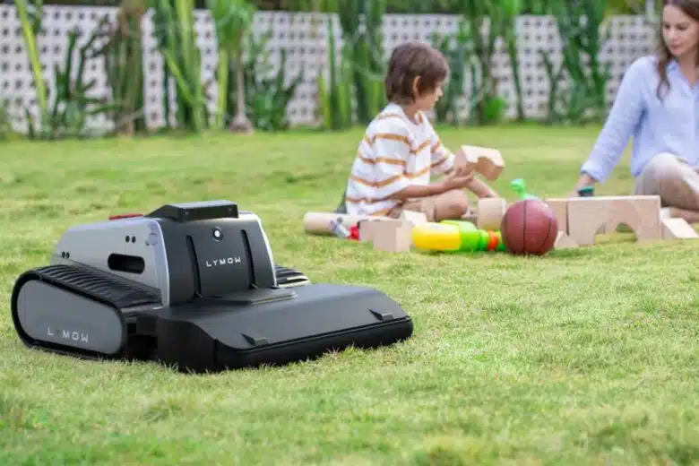 Lymow One : le robot tondeuse tout-terrain à chenille est en précommande