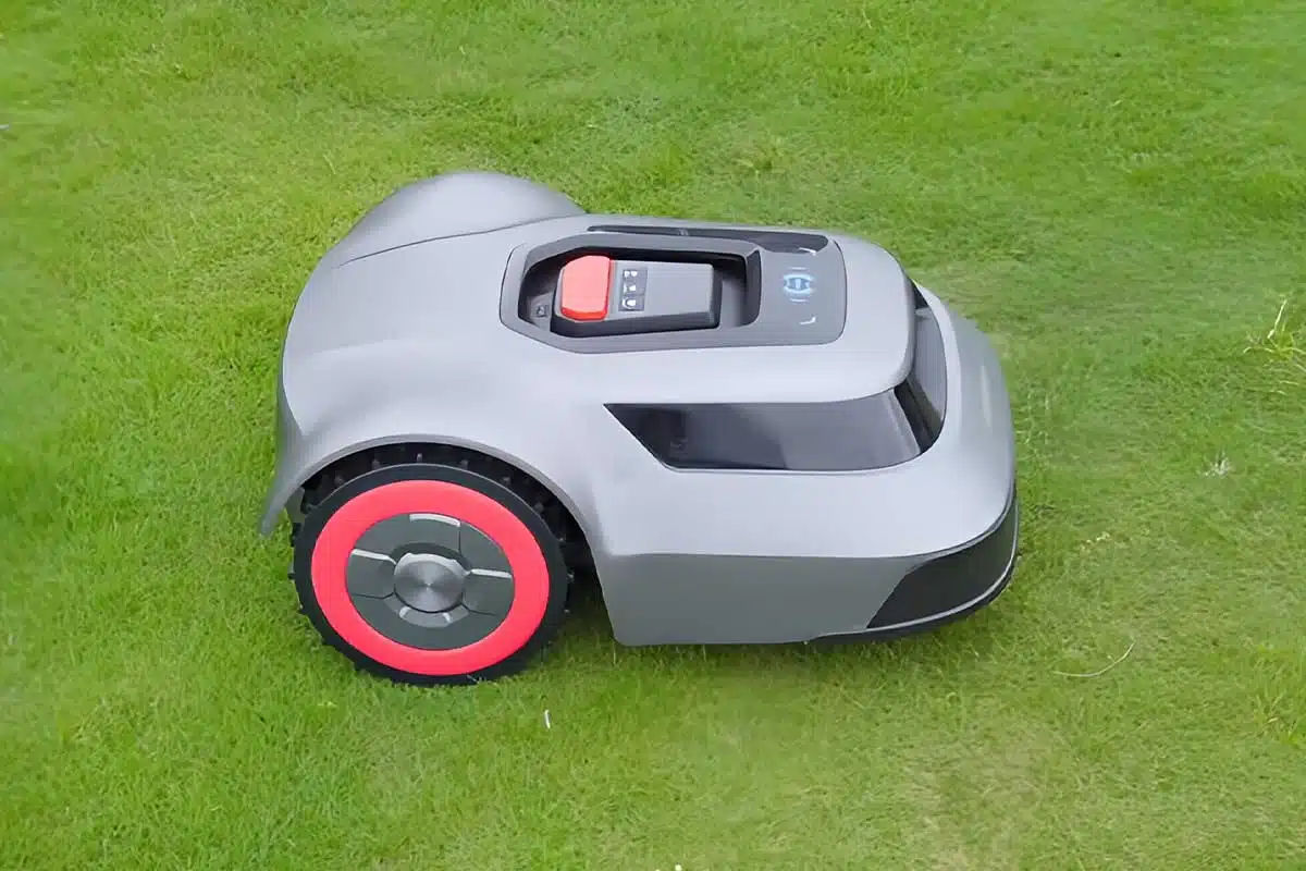 Un robot tondeuse futé, robuste et silencieux.