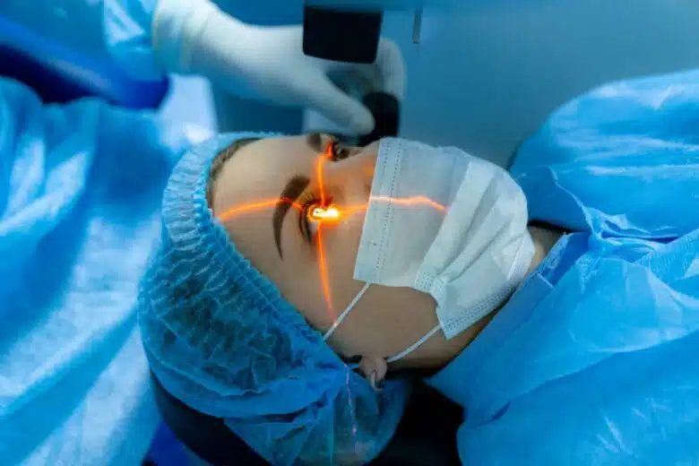 Chirurgie laser des yeux.