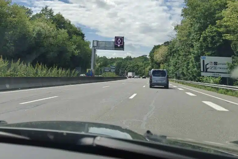 Attention à cette voie réservée au covoiturage.