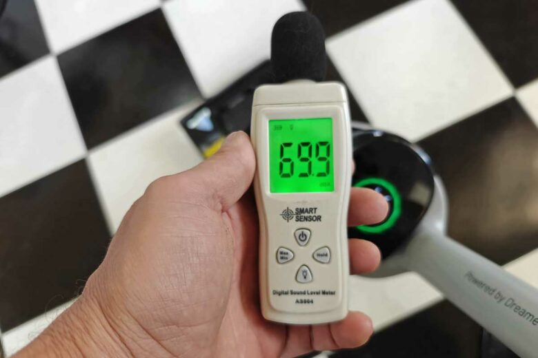 Moins de 70 dB en fonctionnement.