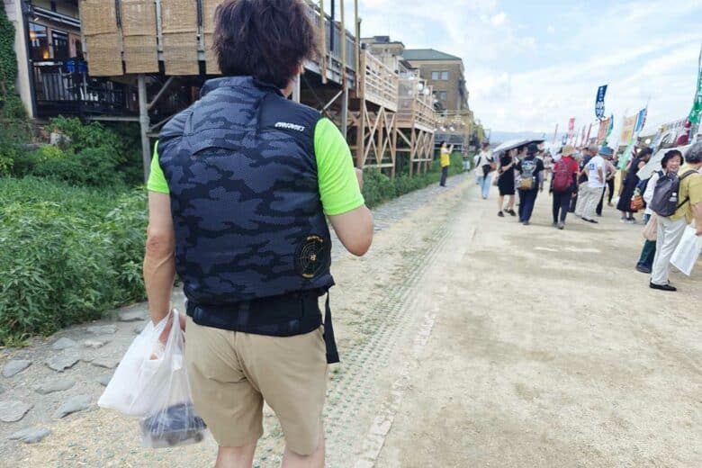 Une veste ventilée utilisée par un habitant de Kyoto.