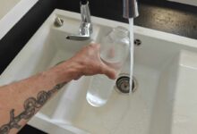 Notre eau du robinet est-elle polluée par des microplastiques ?