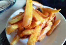 Des frites dorées.