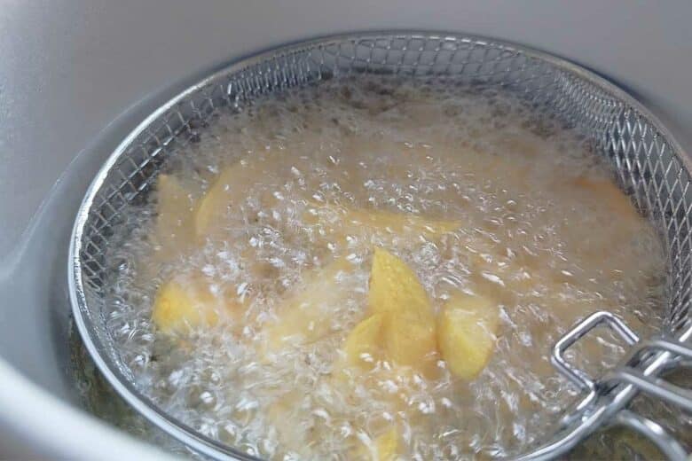 Cuisson des frites.