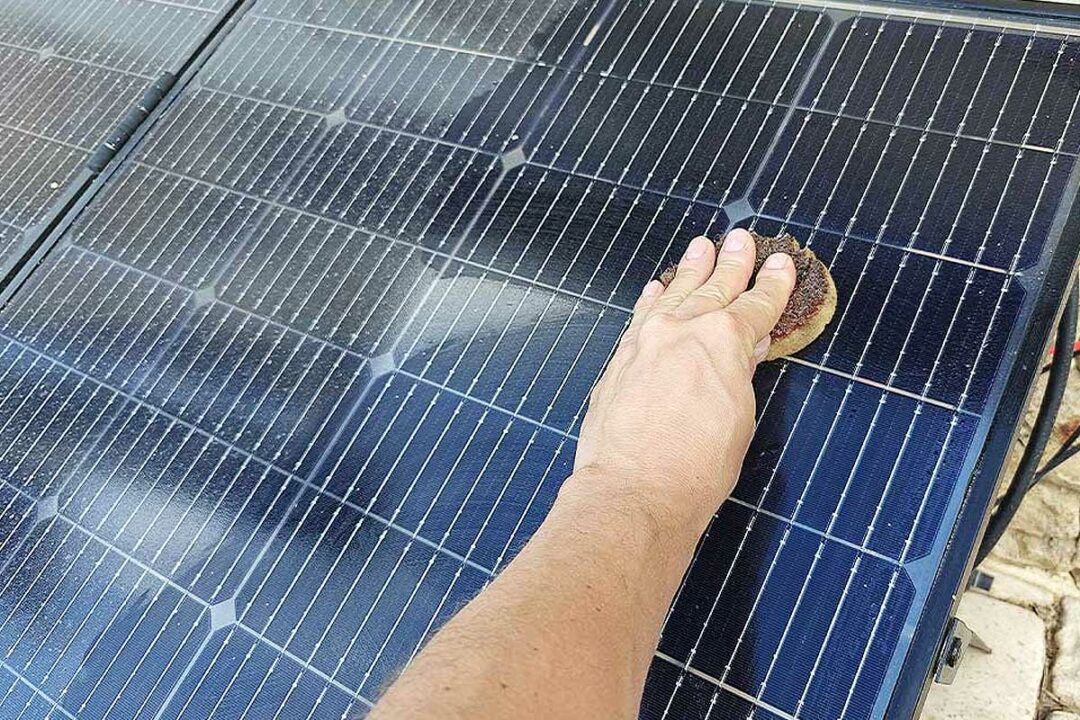 Nettoyage de panneaux solaires.