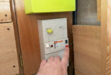 Coupure de l'électricité au compteur.