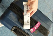 L'étiquette sur une valise.
