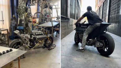Une moto dotée d'un moteur de Ferrari.