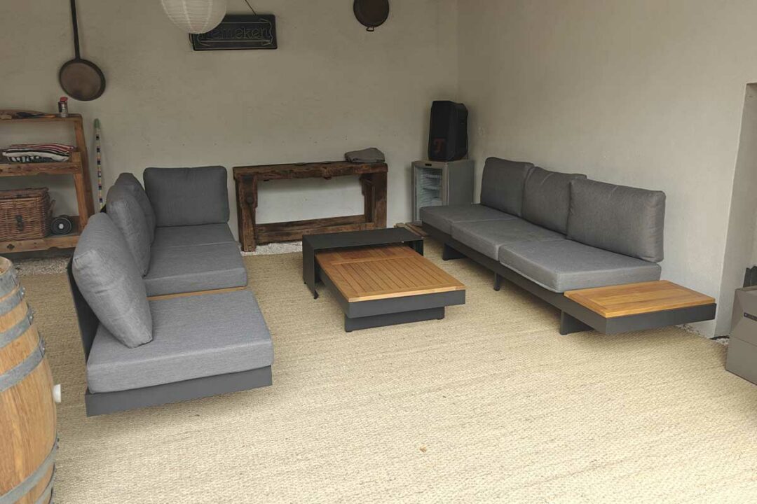 Ensemble de 4 canapés de salon de jardin en aluminium et teck Homary.