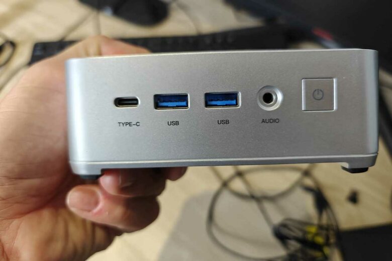 La face avant du mini PC.