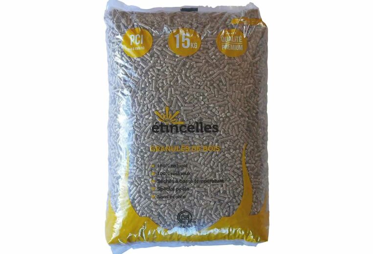 Un sac de pellets 100 % résineux.