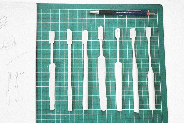De nombreux prototypes de brosse à dents.