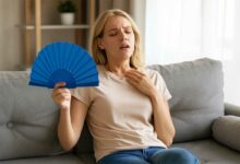 Une femme qui a très chaud.