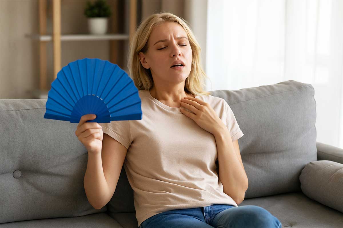 Une femme qui a très chaud.