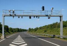 Un péage sans barrière, à flux libre.