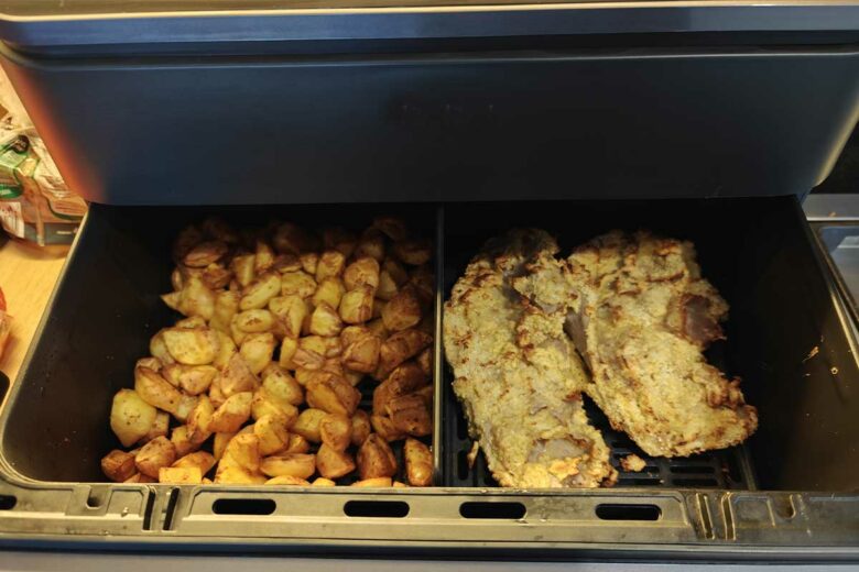 Avec leur grand bac de cuisson en deux zones, vous pouvez cuisiner deux aliments différents simultanément.