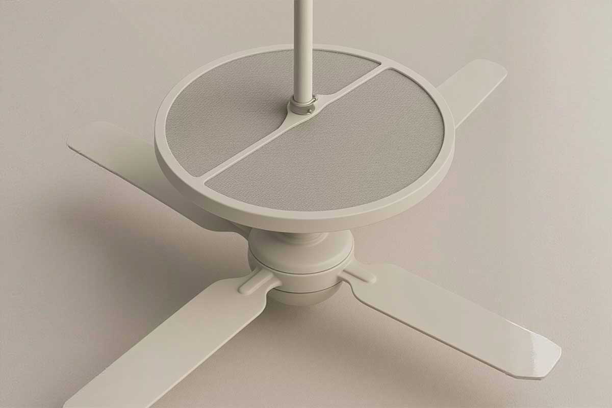 Un filtre pour purifier l'air qui s'installe sur un ventilateur de plafond.