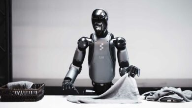 Le robot Helix lors d'une démonstration de pliage de linge.