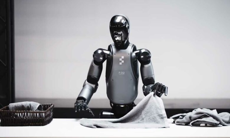Le robot Helix lors d'une démonstration de pliage de linge.