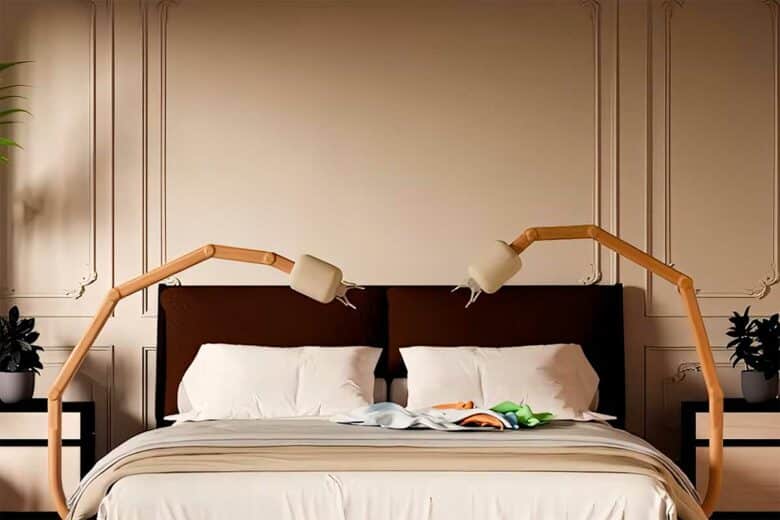 Des lampes qui se transforment en bras articulés.