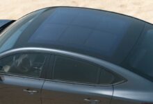 Un toit de voiture en verre avec des cellules solaires.