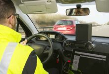L'intérieur d'une voiture radar.