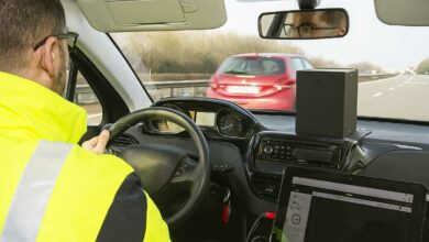 L'intérieur d'une voiture radar.