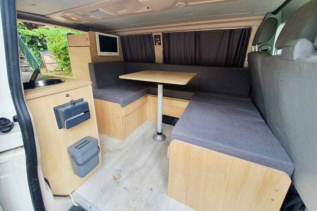 Un aménagement de Volkswagen T5 réalisé par Van Adventures.