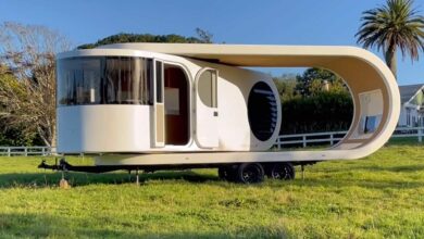 Romotow, une caravane qui peut pivoter pour laisser place à un salon extérieur.