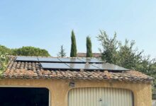 Une installation solaire sur une toiture.