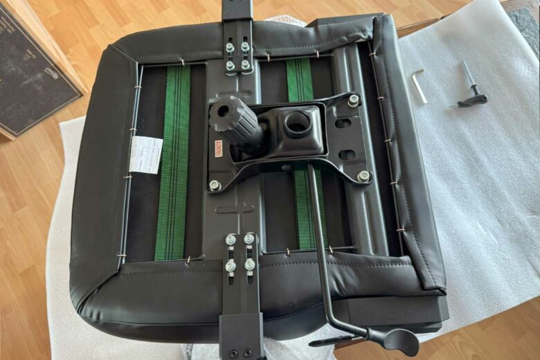 L'assise de la chaise lors du montage.