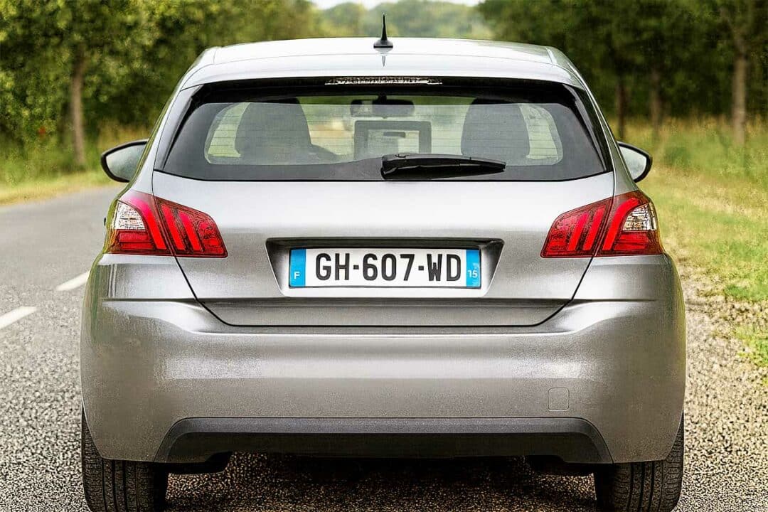 Une voiture radar banalisée.